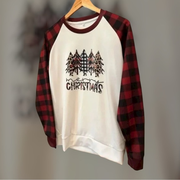Merry Christmas Plaid New Sweater Size Medium - Picture 1 of 5